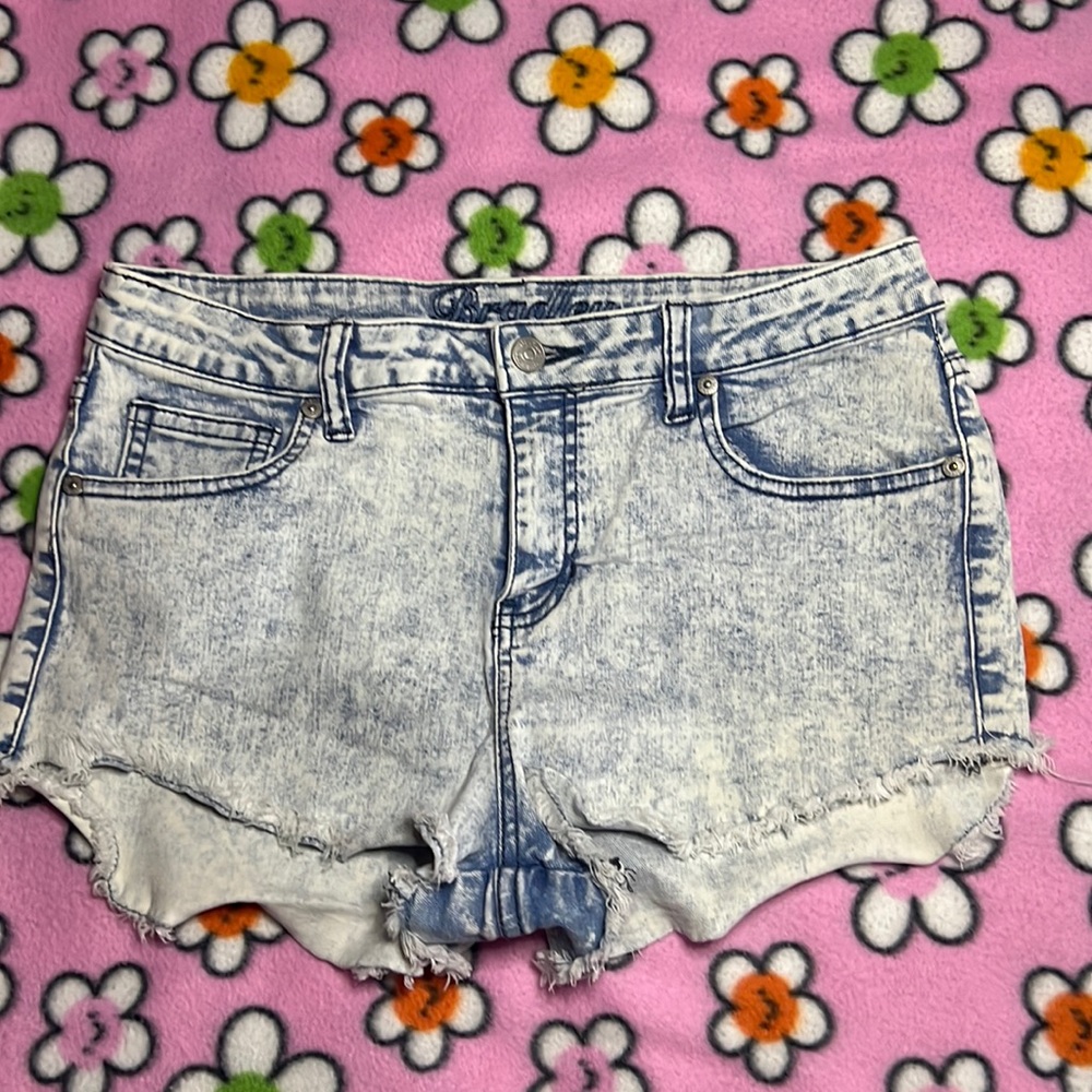 Cute pair of shorts, light washed,size 9/10.